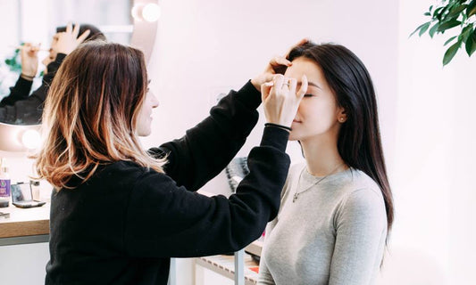 7 THINGS TO ASK BEFORE HIRING YOUR MAKEUP ARTIST